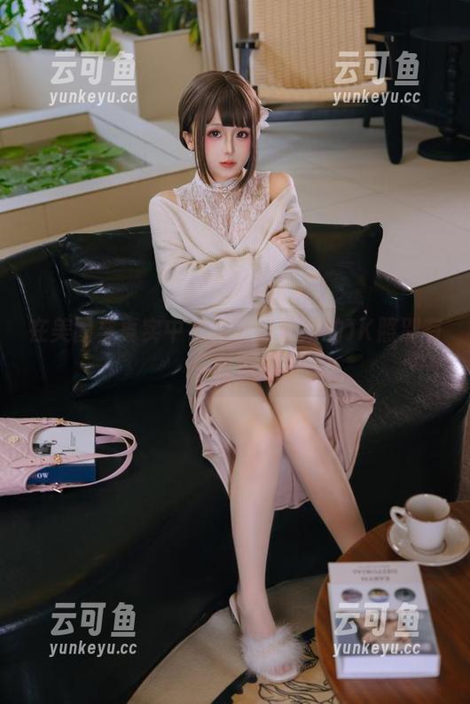 在美图与真实中徘徊，日奈娇的JK照别有一番滋味
