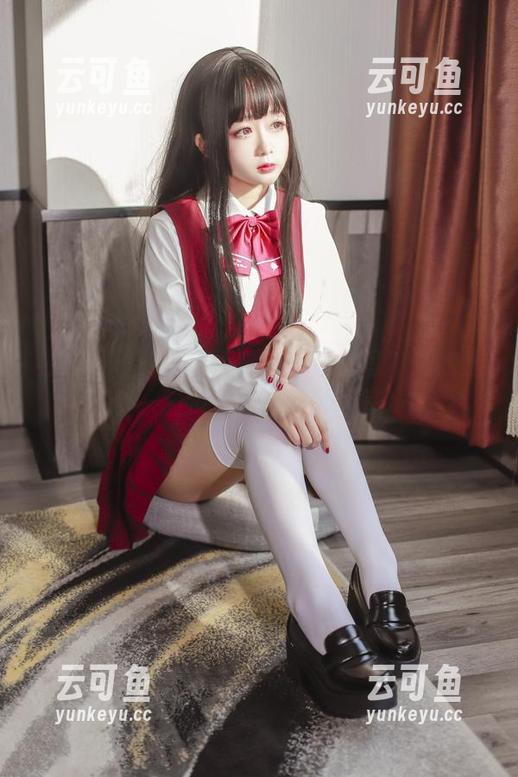 在线见证：日奈娇与麦乐送的写真奇妙结合，脑海里飘过各种段子！