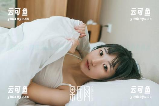 果团网 - 酸酱兔的泳池冒险：图册里藏着的奇迹，这是要扑倒水里吗？