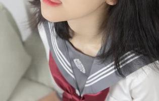 梦丝女神 – 王娇娇的图集：在瑜伽垫上翻滚，差点变成人形风铃！