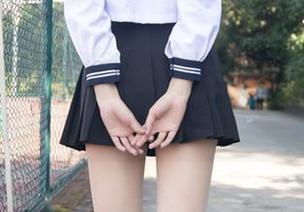 梦丝女神 – 雪馨的瑜伽：在这组原图中，她竟然跟地板打了一场“无声的战争”！