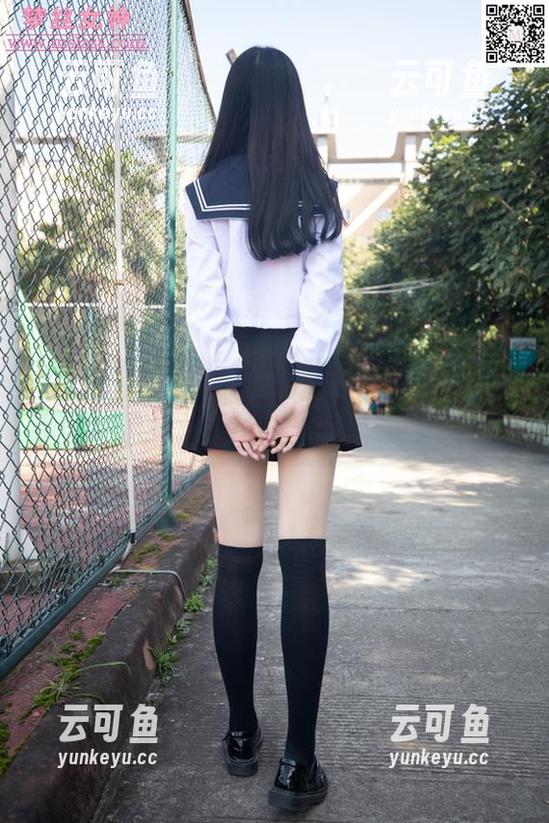 梦丝女神-雪馨 梦丝女神 - 雪馨的瑜伽:在这组原图中,她竟然跟地板打了一场“无声的战争”!