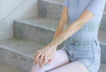 森萝财团 – 卉子在线共赏：潇洒女仆，80D黑丝，踩物技巧满分！