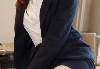 模范学院 – 在这里：Evelyn艾莉在线展现她的女王气场与资源库