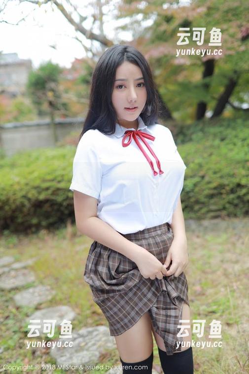 模范学院-艾希儿 模范学院 - 短裙这一选择,艾希儿完全抓住了灵动的要点,留给人不少想象空间。