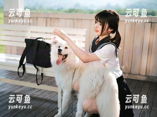 “河豚抚子制服”——COS就是对待生活的一种调皮，图片里每分每秒都是宅男们的沙雕时刻！