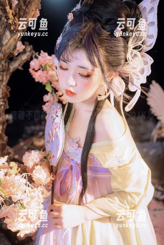 灵动不羁的妆容：爆机少女喵小吉的JK写真合集也能很可爱