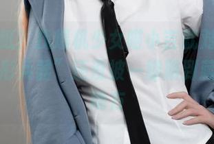 想要壁纸？找爆机少女喵小吉就对了，她的“人形兵器”还没被一脚踢到藏冬衣的地方