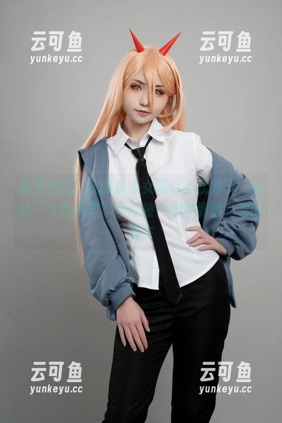 想要壁纸？找爆机少女喵小吉就对了，她的“人形兵器”还没被一脚踢到藏冬衣的地方