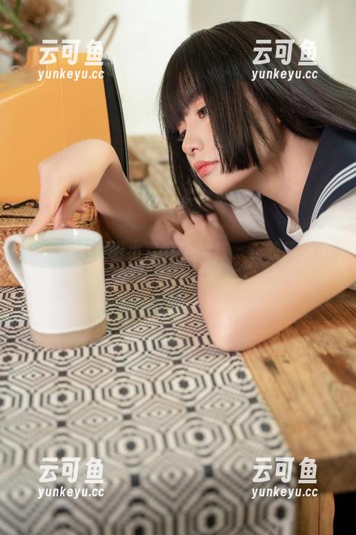 当爆机少女喵小吉穿上棉袜，我的手指不知不觉点开下载