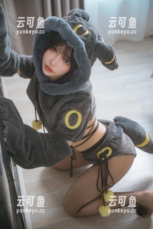 女友的代言：狐洛洛子的写真套图，真想分享她的罗曼蒂克！