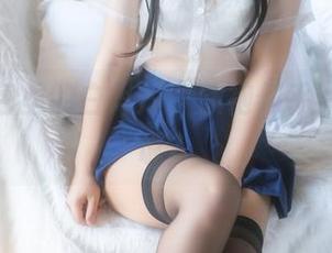 高清图包里的白烨烨，旗袍似乎有些话想说？