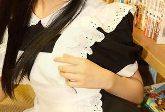 这组白莉爱吃巧克力海边的美图，感觉随便一张都能做壁纸了，太会拍了吧？