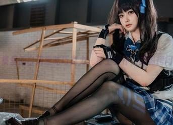 图集里的白莉爱吃巧克力：打工女仆，灵魂拷问中