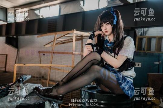 图集里的白莉爱吃巧克力：打工女仆，灵魂拷问中