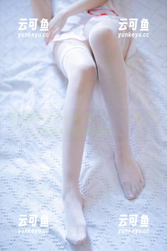 这也算是白露Bululu的“牛”作，奶牛写真直接勾起我的猎奇心。