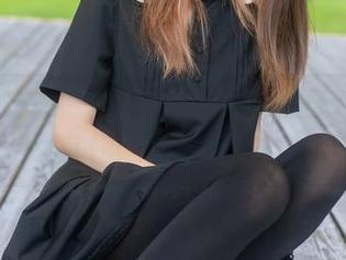 打开你的好奇心，祖木子为你呈现黑丝猫耳娘的高清写真！