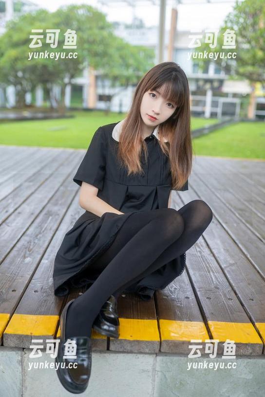 打开你的好奇心，祖木子为你呈现黑丝猫耳娘的高清写真！