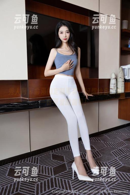 秀人网 - 俞漫的定制写真，好想给自己来一份可爱的加餐！
