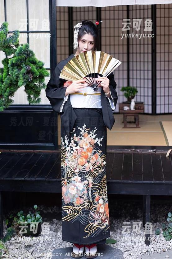 秀人网 - 夏甜甜的写真图集，红裙好像把她整个气场都调到满格状态。