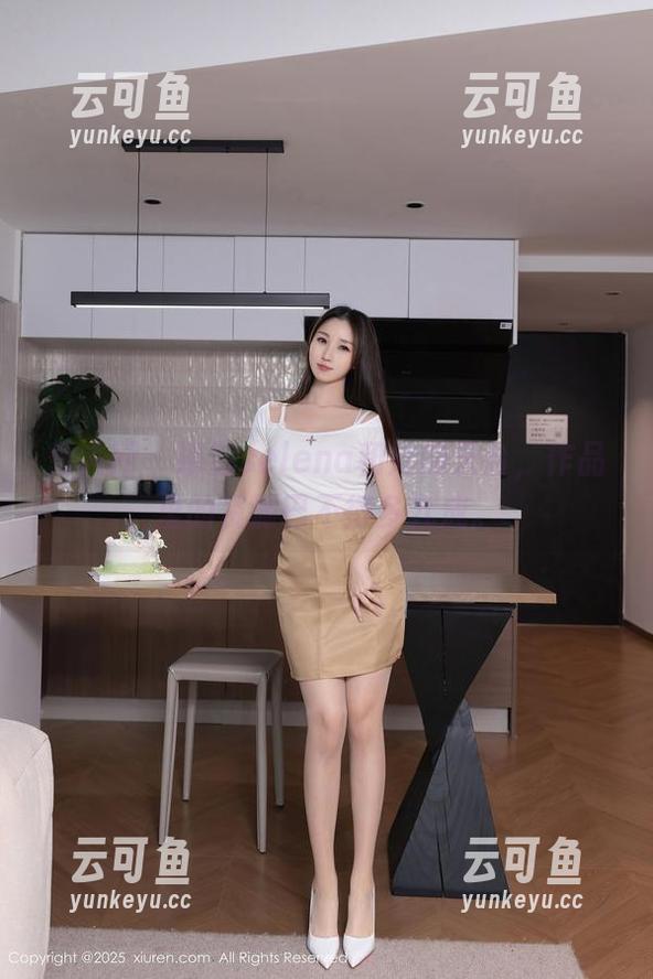 秀人网 - 娜露selena和她的天台，作品里的资源巴不得多九成。