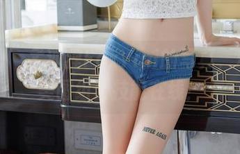 秀人网 – 孟狐狸FoxYini的写真，灰丝和美图组合技能在线！