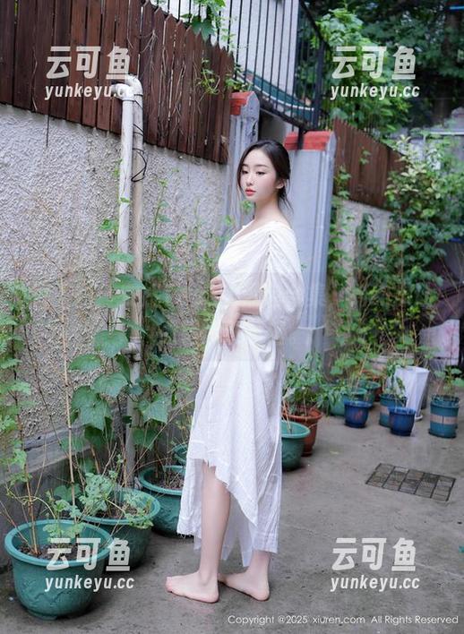 秀人网 - 安妮Tess的黑色合集，简约却让欲望悄然蔓延。