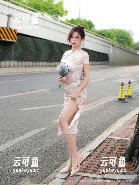 秀人网 - 夏天挺热的，但李若汐的全套图包却有一种“清凉走遍天下”的魔力！