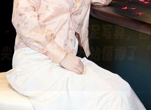 秀人网 – 汐汐baby美足写真，图库直击你心尖尖儿，好像也开始懂得了‘足感’！