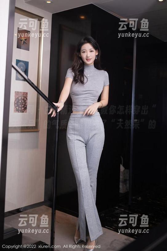 秀人网 - 白色精选，诗诗教你怎样穿出“天然呆”的气质，结果成了“天然呆”的反派！