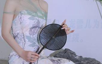 秀人网 – 全套和服图包，龙雪儿为你演绎那种含蓄的小撩拨。