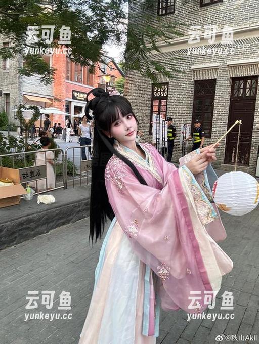 秋山AkI的私房图片，秋天的恋爱总是让人一言难尽啊