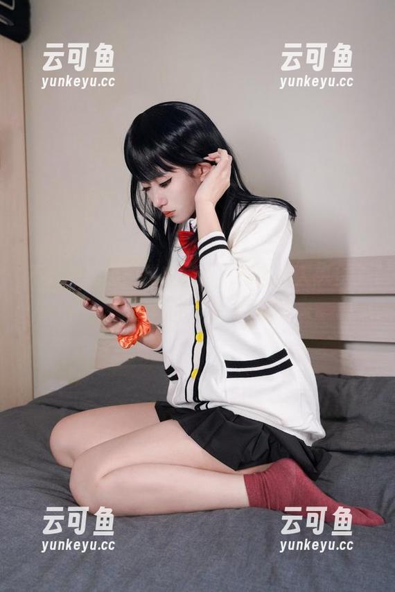 不只是美脚，绞肉姬的新套图让人想多了，来点好奇心吧