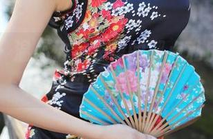 美媛馆 – 温心怡连衣裙的那点私房小秘密，暂且不言吧