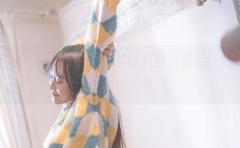 眼镜与脱尾巴Mizuki：定制的图片背后，暗藏了一些玩味的事