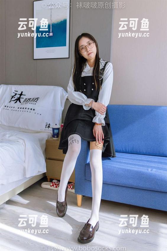 袜啵啵-小甜豆 袜啵啵 - 小甜豆与空姐制服的完美组合,高清照片让每个细节都变得值得回味