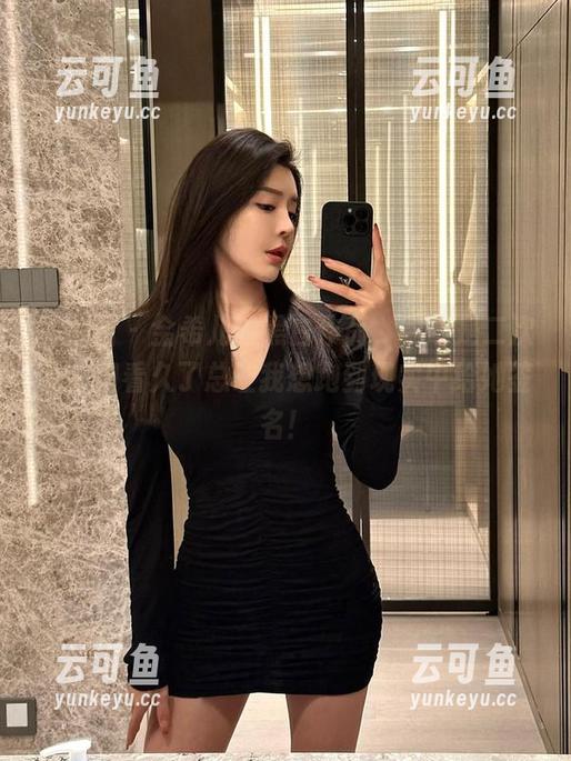 微密圈 - 金希儿的黑白作品，明明是二次元，但看久了总让我想跑到现实中给她签名！