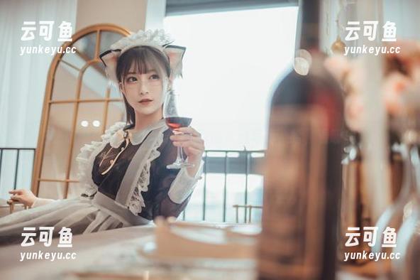 来瞧瞧：铁板烧鬼舞w定制的灰丝写真，哈，看哪里呢