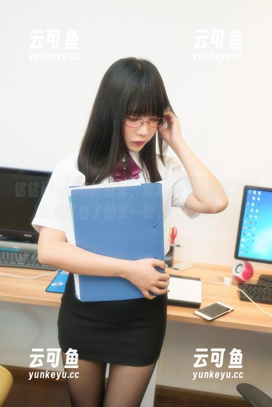 铭铭kizami的浴室，最新cos感觉就像被水雾打包了的梦…呃，太有趣了。