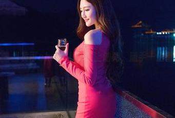 青豆客 – 当黄可christine遇上油亮，随手一拍都是壁纸