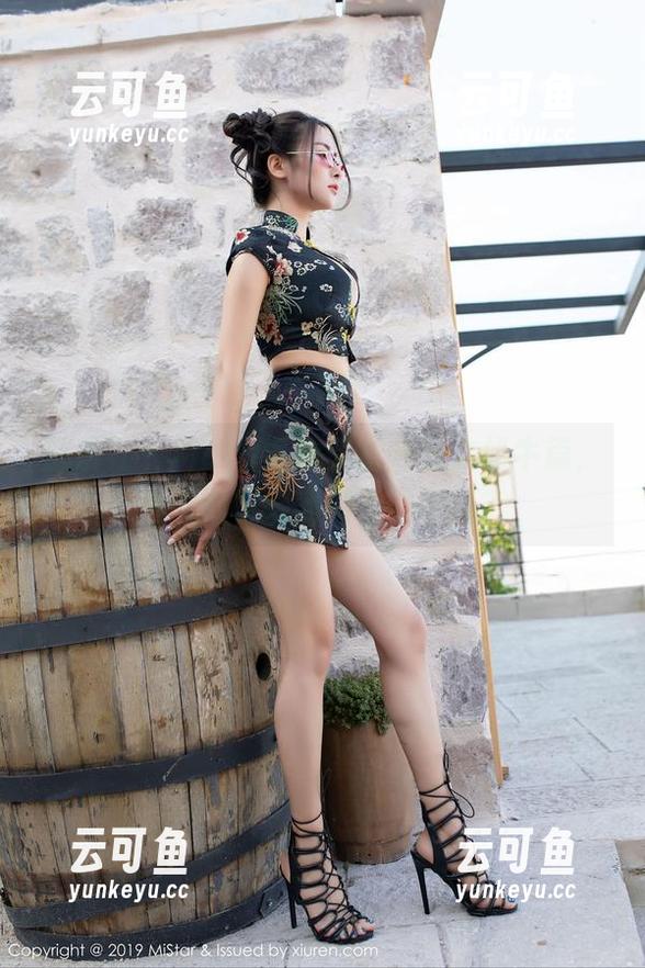 魅妍社 - Mara酱的美图分享之奶牛篇，难道她在给我们上动物课？